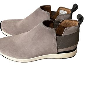 Vionic CeCe light grey casual sneaker bootie size 7.5